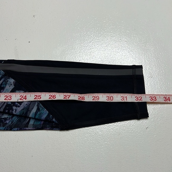 Lululemon Run to Reset Tight 25" size 4 in Black / Frozen Island Multi - Picture 13 of 15